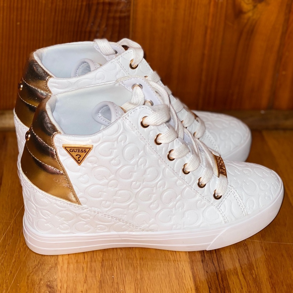 Women fashion sneaker wedge size 7 1/2